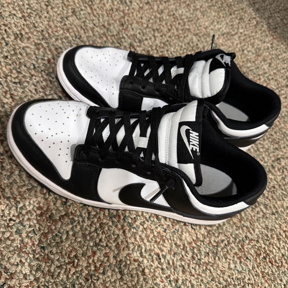 Nike Men's Black and White Sneakers